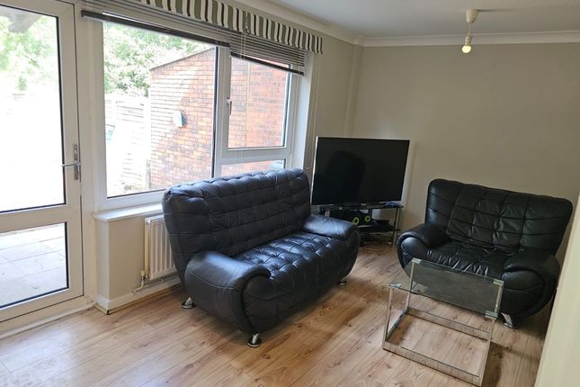 33 Braybourne Close, Uxbridge photo 3
