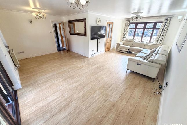 7, Rowington Close, Luton photo 2