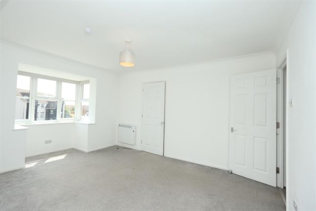 16, Falmouth Close, Eastbourne photo 3