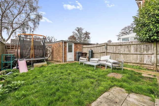 End terrace house for sale in Oakwood Close, Romsey