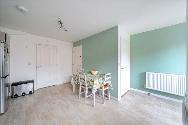 22, Clockbarn Way, Surrey photo 3