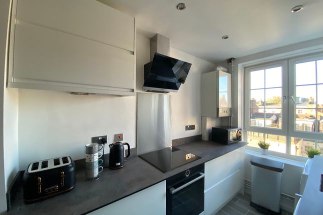 Thumbnail Maisonette to rent in Templecombe Road, London