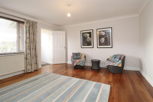95, Roman Avenue South, York photo 3
