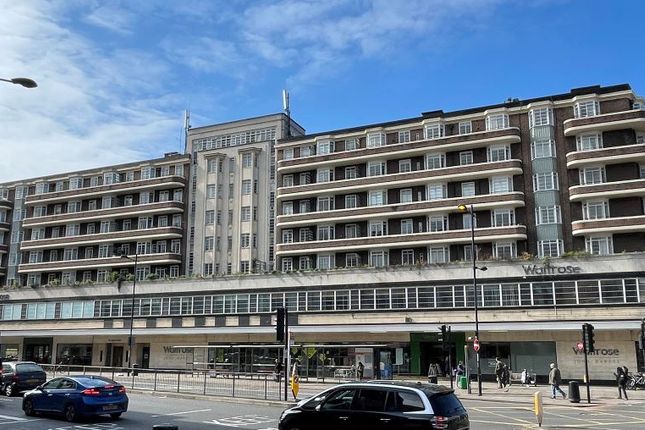 Studio flat on St. Johns Court, Finchley Road, Hampstead, £300,000