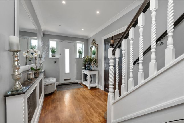 25, Ember Gardens, Surrey photo 2