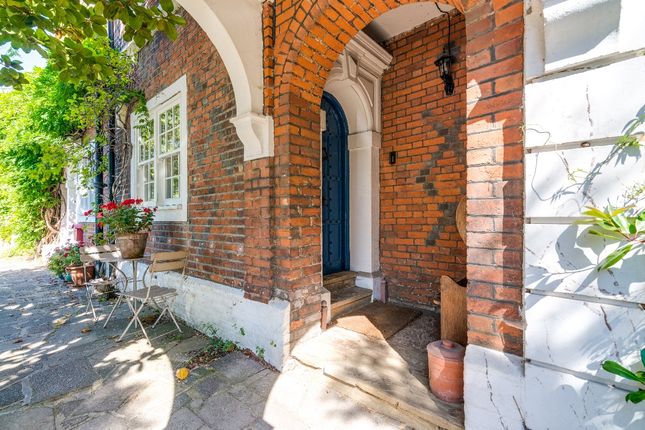 Thumbnail Cottage to rent in Rosemary Gardens, London