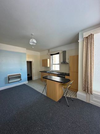 Flat 2, 8 Cromwell Parade, Scarborough photo 4