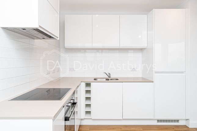 Flat to rent in Seven Sisters Road, Seven Sisters, London