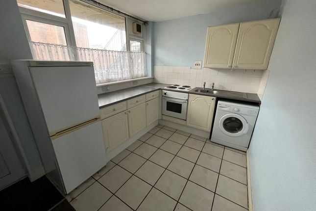 Studio to rent in Cleethorpes Road, Grimsby