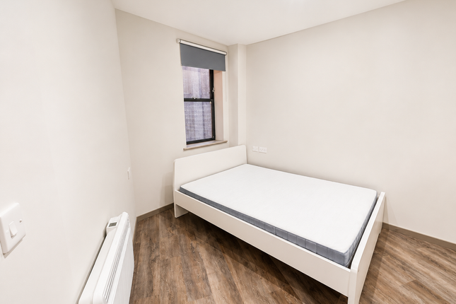 Flat A 85, Shacklewell Lane, London photo 3