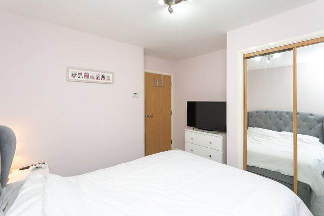 Flat for sale in Melia Close, Watford, Hertfordshire