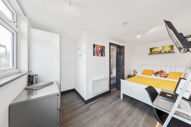 Room 4  5, Sherborne Close, Slough photo 4