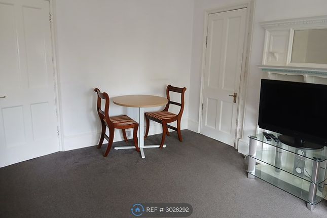 Flat, Maidenhead photo 3