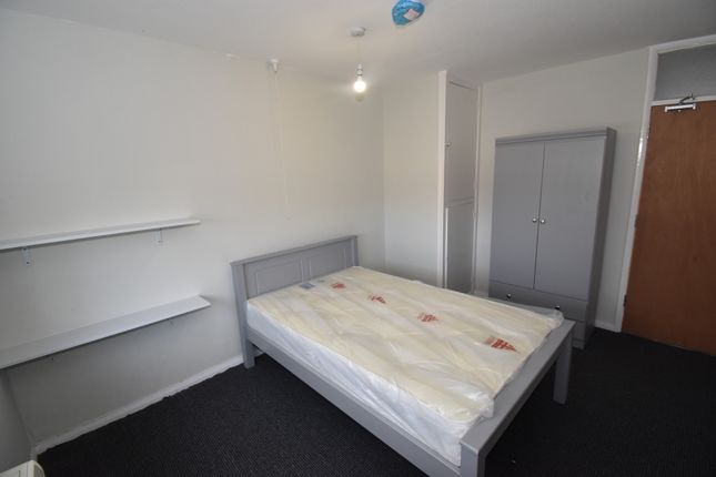 Flat to rent in Queen Street, Leamington Spa