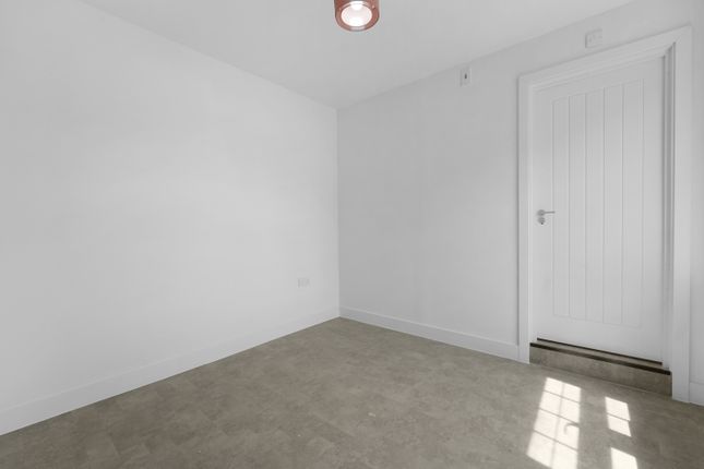 106a Woodcote Road, Wallington photo 4
