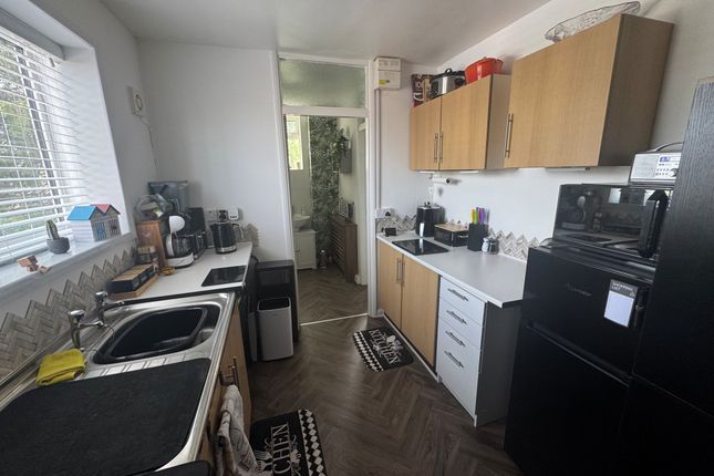 14B, Pinewood, Blackburn photo 3