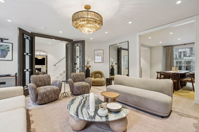 4 Cobham Court, Chester Close, London photo 3