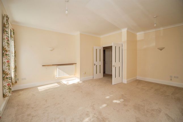 27, Hascombe Court, Somerleigh Road, Dorchester photo 4
