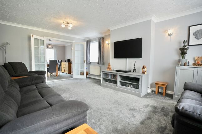 6 Lancaster Rise, Norwich photo 2