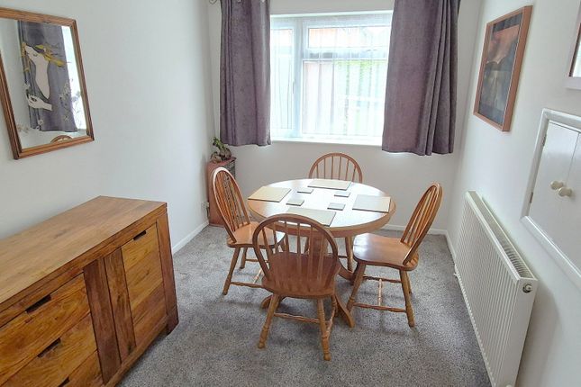 2, Folly Close, Hitchin photo 3