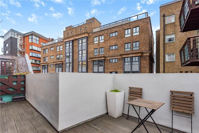 Flat to rent in St. Saviours House, 21 Bermondsey Wall West, London