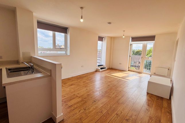 22 Amber Court, Bowes Road, LONDON photo 2