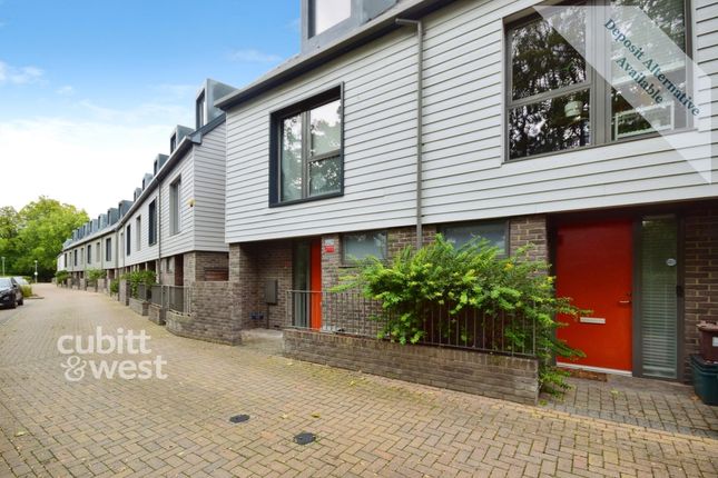 3-bed terraced on 26, Riverbank Way, Wallington, £2,750/mo