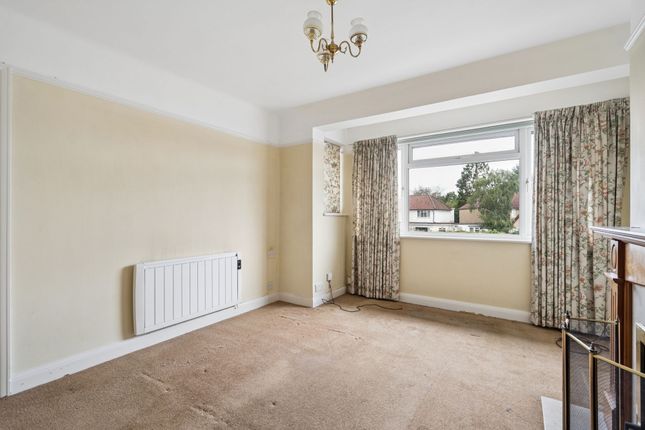 15b Fairview Drive, Watford photo 3