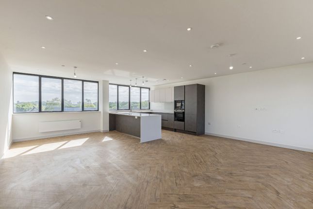 Penthouse 28,, Shackleton, Newtown Road photo 2