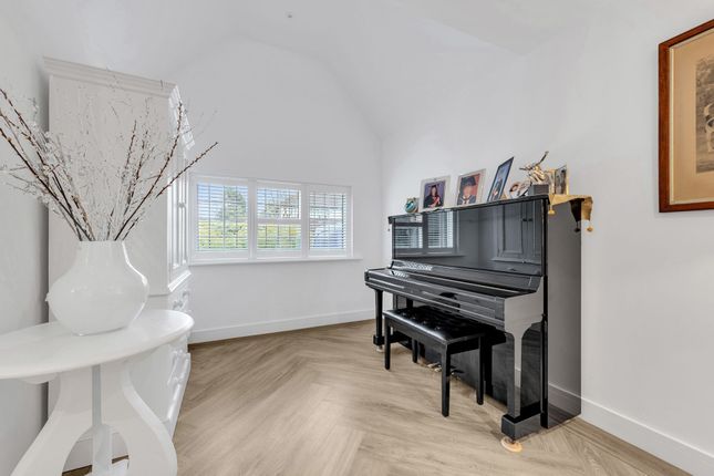 7 The Meadow, Chislehurst photo 4