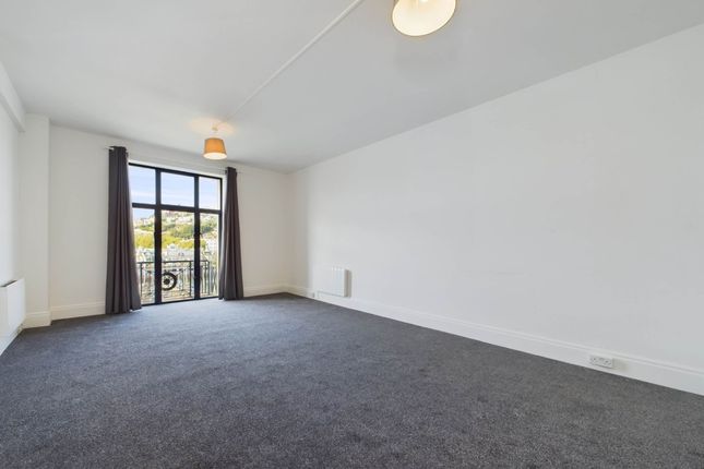 3, Harbour Point, Torquay photo 2