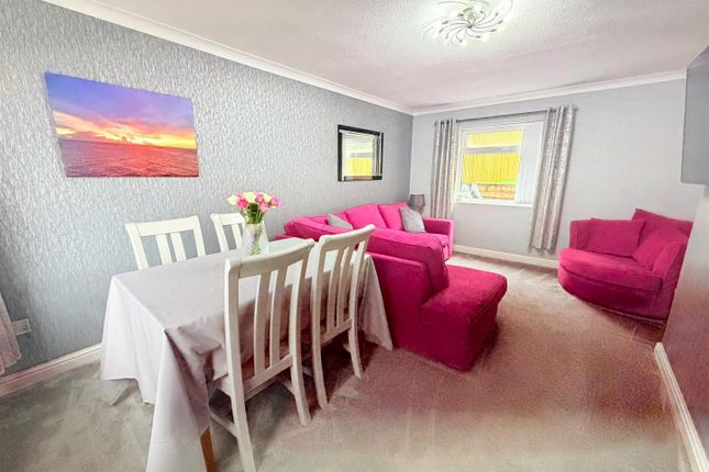 127, Demesne Drive, Stalybridge photo 4