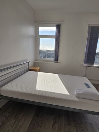 Room 4, 25 Bay Street, Bay Street, Swansea photo 5