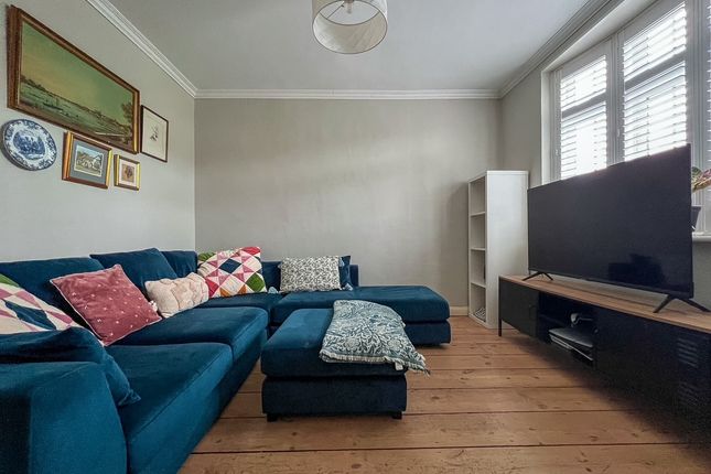 Walton Road, West Molesey photo 3