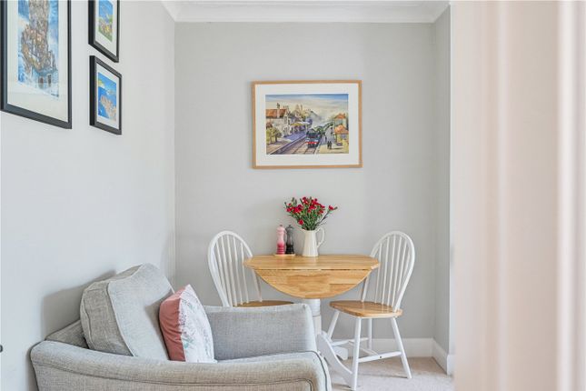 7, Oakley Gardens, Surrey photo 4