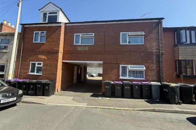 Flat 6, Rathkerr Court, Grantham photo 2