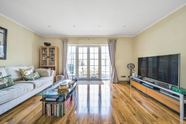 48, Angus Drive, South Ruislip photo 4