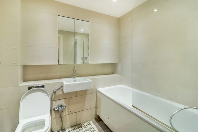 Flat for sale in 12 Elm Road, Wembley