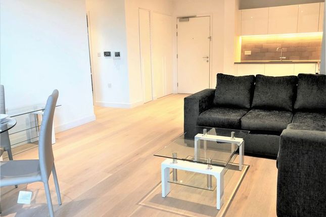 Flat to rent in Commodore House, Admiralty Avenue, London
