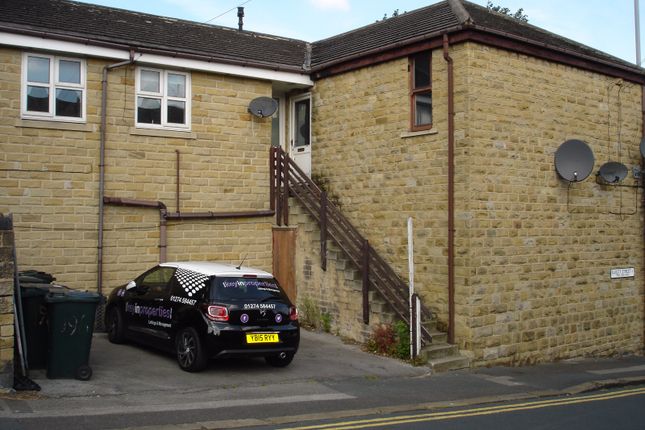 Thumbnail Flat to rent in Saltaire Road, Shipley, West Yorkshire