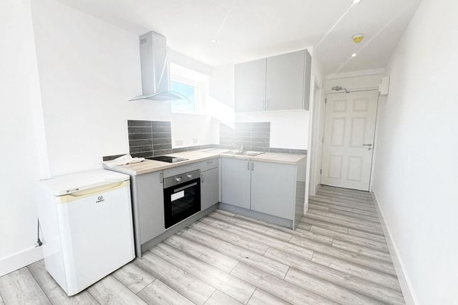 Flat 1, 320-324, Dunstable Road, Luton photo 3