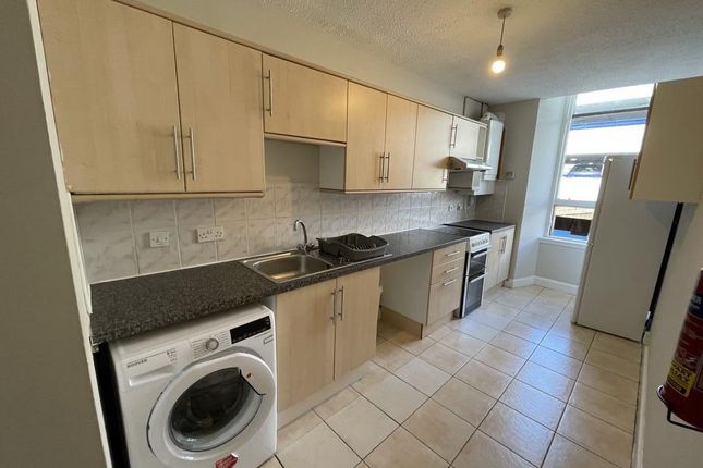 Flat to rent in Victoria Road, Dundee