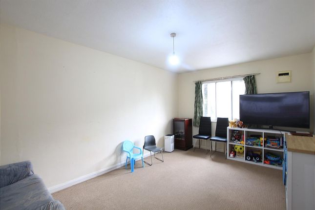 Thumbnail Flat to rent in The Beeches, Lampton Road, Hounslow