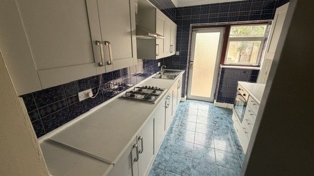 15, Balfour Road, Southall photo 2
