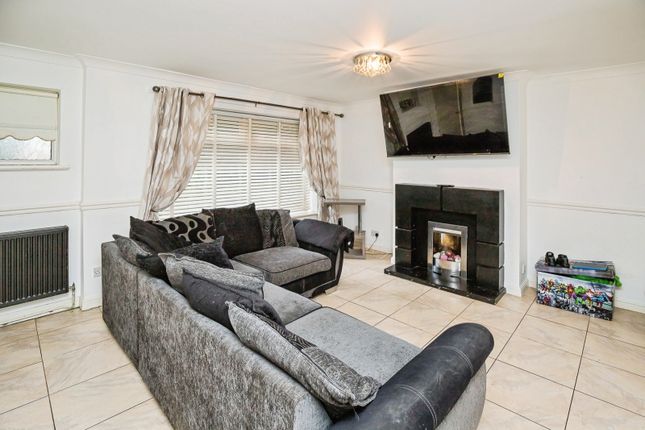 2, Cullen Close, Wirral photo 2