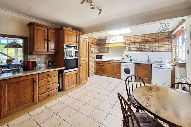 2, Manor Farm Close, Leicester photo 4
