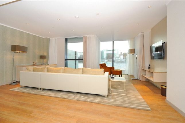 Thumbnail Flat to rent in Three Quays Apartments, 40 Lower Thames Street, London