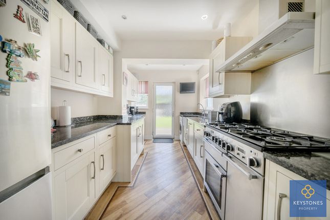 82, Carter Drive, Collier Row photo 3