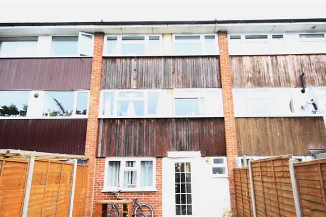 A Larger Local Choice Of 6 Bedroom Properties To Rent In Park Barn