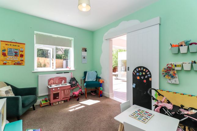 26 Oakwood Road, St. Albans photo 5